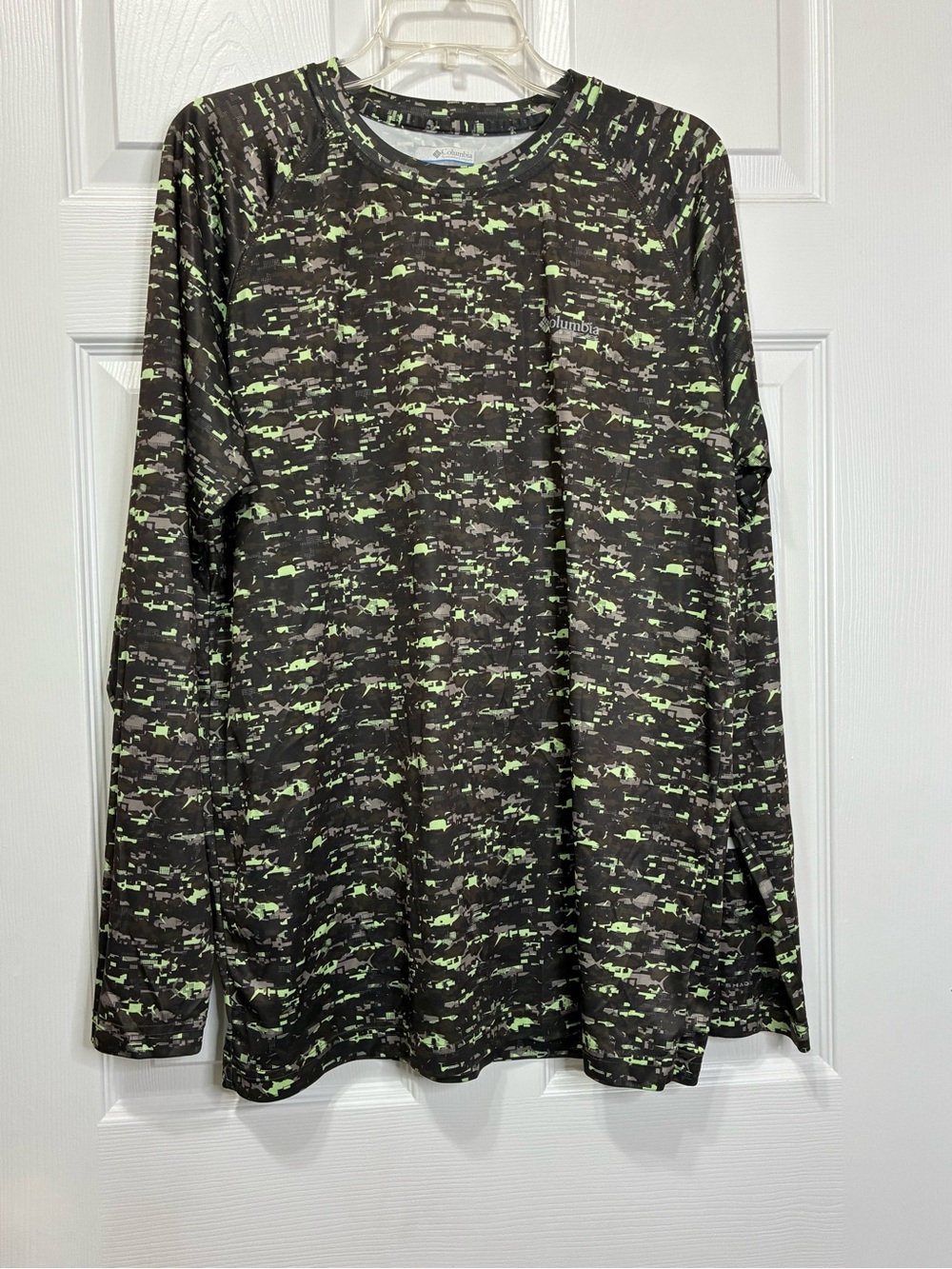 Columbia PFG Rash Guard Shirt Men’s Large Spellout Sleeve Camo Print Fishing